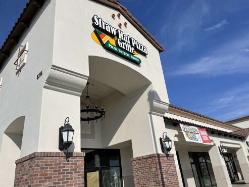 Exterior of Straw Hat Pizza Grille Bakersfield